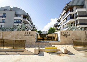 شقة راقية 5 + 1 مع مدخل للحديقة في اونجالي كونيالتي