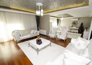 شقة راقية 5 + 1 مع مدخل للحديقة في اونجالي كونيالتي