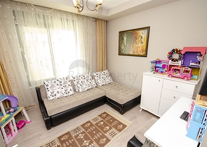 شقة راقية 5 + 1 مع مدخل للحديقة في اونجالي كونيالتي