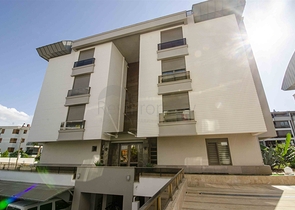 شقة راقية 5 + 1 مع مدخل للحديقة في اونجالي كونيالتي