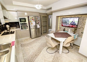 شقة راقية 5 + 1 مع مدخل للحديقة في اونجالي كونيالتي