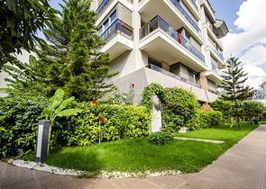 شقة راقية 5 + 1 مع مدخل للحديقة في اونجالي كونيالتي