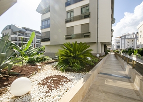 شقة راقية 5 + 1 مع مدخل للحديقة في اونجالي كونيالتي