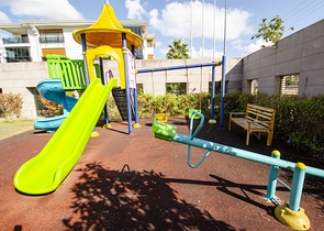 شقة راقية 5 + 1 مع مدخل للحديقة في اونجالي كونيالتي