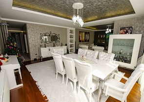 شقة راقية 5 + 1 مع مدخل للحديقة في اونجالي كونيالتي