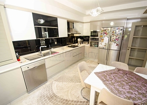 شقة راقية 5 + 1 مع مدخل للحديقة في اونجالي كونيالتي