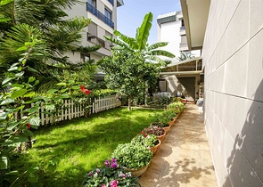 شقة راقية 5 + 1 مع مدخل للحديقة في اونجالي كونيالتي