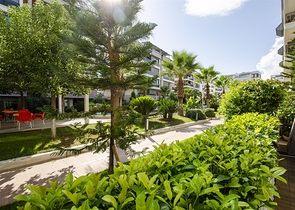 شقة راقية 5 + 1 مع مدخل للحديقة في اونجالي كونيالتي