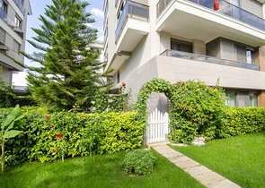 شقة راقية 5 + 1 مع مدخل للحديقة في اونجالي كونيالتي