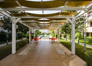 شقة راقية 5 + 1 مع مدخل للحديقة في اونجالي كونيالتي