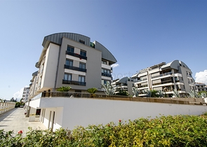 شقة راقية 5 + 1 مع مدخل للحديقة في اونجالي كونيالتي