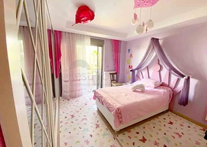 شقة راقية 5 + 1 مع مدخل للحديقة في اونجالي كونيالتي