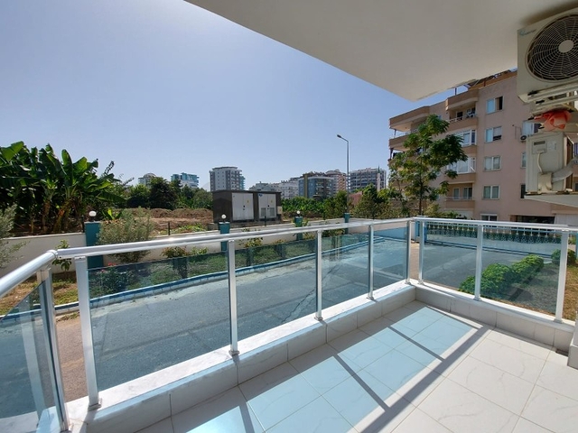 بسعر مناسب - شقة مؤثثة من تصميم 1+2 غرفتين وصالة - ضمن مجمع سكني - في مهموتلار / الانيا 