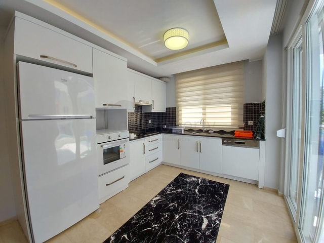 بسعر مناسب - شقة مؤثثة من تصميم 1+2 غرفتين وصالة - ضمن مجمع سكني - في مهموتلار / الانيا 