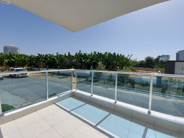 بسعر مناسب - شقة مؤثثة من تصميم 1+2 غرفتين وصالة - ضمن مجمع سكني - في مهموتلار / الانيا 