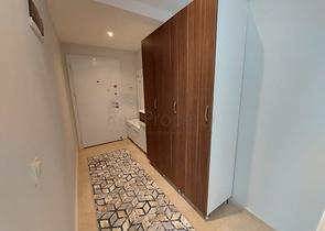 بسعر مناسب - شقة مؤثثة من تصميم 1+2 غرفتين وصالة - ضمن مجمع سكني - في مهموتلار / الانيا 