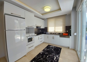 بسعر مناسب - شقة مؤثثة من تصميم 1+2 غرفتين وصالة - ضمن مجمع سكني - في مهموتلار / الانيا 