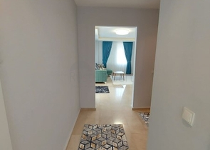 بسعر مناسب - شقة مؤثثة من تصميم 1+2 غرفتين وصالة - ضمن مجمع سكني - في مهموتلار / الانيا 