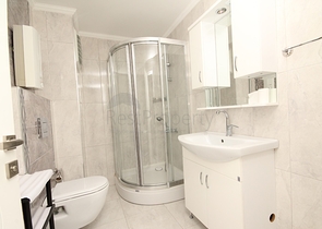 طابق مرتفع - شقة غرفة وصالة - ضمن مجمع سكني - في مهموتلار / الانيا 