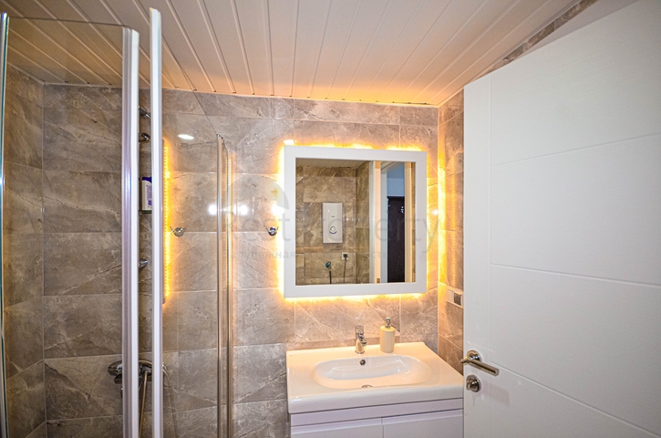 اطلالة بحر - طابق مرتفع - شقة غرفة وصالة مفروشة - في مهموتلار / الانيا 