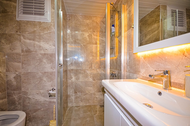 اطلالة بحر - طابق مرتفع - شقة غرفة وصالة مفروشة - في مهموتلار / الانيا 