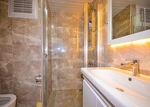 اطلالة بحر - طابق مرتفع - شقة غرفة وصالة مفروشة - في مهموتلار / الانيا 