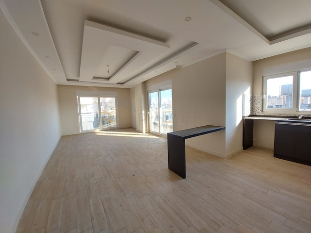 قريبة من البحر والمركز - شقة غرفتين وصالة -بدون فرش - في مهموتلار / الانيا 