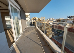 قريبة من البحر والمركز - شقة غرفتين وصالة -بدون فرش - في مهموتلار / الانيا 