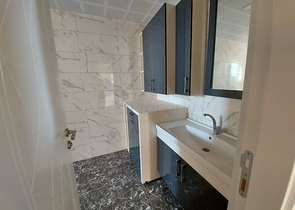 قريبة من البحر والمركز - شقة غرفتين وصالة -بدون فرش - في مهموتلار / الانيا 