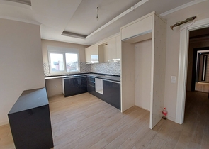 قريبة من البحر والمركز - شقة غرفتين وصالة -بدون فرش - في مهموتلار / الانيا 