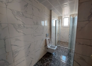 قريبة من البحر والمركز - شقة غرفتين وصالة -بدون فرش - في مهموتلار / الانيا 