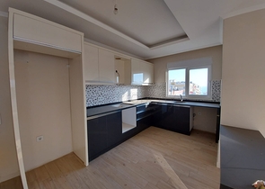 قريبة من البحر والمركز - شقة غرفتين وصالة -بدون فرش - في مهموتلار / الانيا 