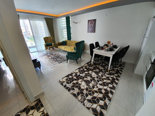 شقة فاخرة - مؤثثة - تصميم 1+1 - ضمن مجمع فاخر قريب من البحر - في مهموتلار / الانيا 