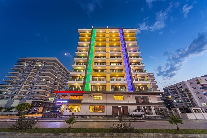 شقة فاخرة - مؤثثة - تصميم 1+1 - ضمن مجمع فاخر قريب من البحر - في مهموتلار / الانيا 