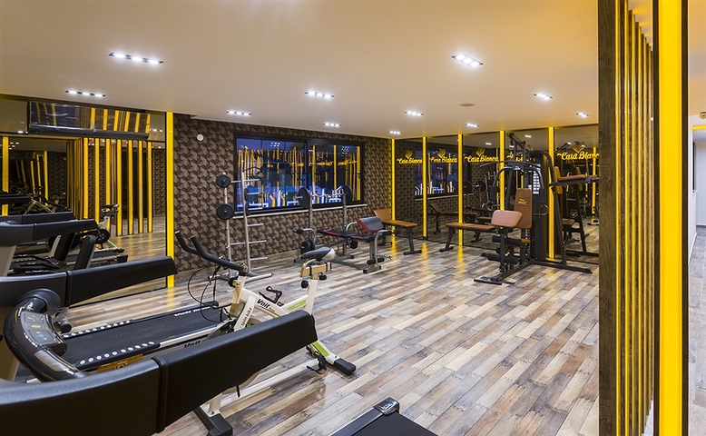 شقة فاخرة - مؤثثة - تصميم 1+1 - ضمن مجمع فاخر قريب من البحر - في مهموتلار / الانيا 