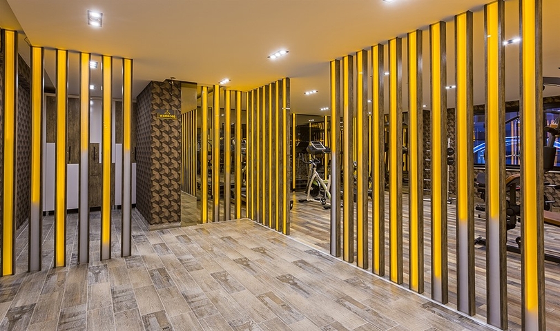 شقة فاخرة - مؤثثة - تصميم 1+1 - ضمن مجمع فاخر قريب من البحر - في مهموتلار / الانيا 