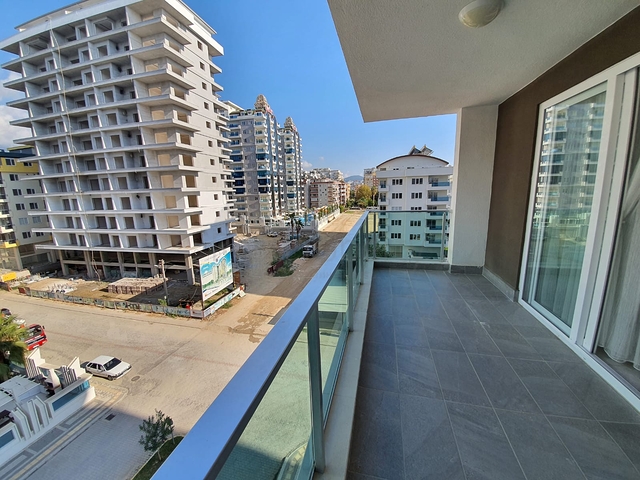 شقة فاخرة - مؤثثة - تصميم 1+1 - ضمن مجمع فاخر قريب من البحر - في مهموتلار / الانيا 