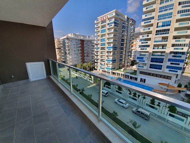 شقة فاخرة - مؤثثة - تصميم 1+1 - ضمن مجمع فاخر قريب من البحر - في مهموتلار / الانيا 