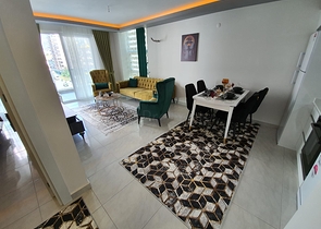 شقة فاخرة - مؤثثة - تصميم 1+1 - ضمن مجمع فاخر قريب من البحر - في مهموتلار / الانيا 