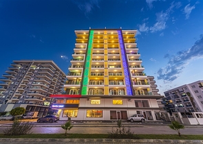 شقة فاخرة - مؤثثة - تصميم 1+1 - ضمن مجمع فاخر قريب من البحر - في مهموتلار / الانيا 