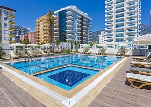 شقة فاخرة - مؤثثة - تصميم 1+1 - ضمن مجمع فاخر قريب من البحر - في مهموتلار / الانيا 