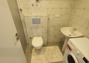 شقة فاخرة - مؤثثة - تصميم 1+1 - ضمن مجمع فاخر قريب من البحر - في مهموتلار / الانيا 