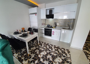 شقة فاخرة - مؤثثة - تصميم 1+1 - ضمن مجمع فاخر قريب من البحر - في مهموتلار / الانيا 