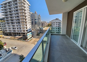 شقة فاخرة - مؤثثة - تصميم 1+1 - ضمن مجمع فاخر قريب من البحر - في مهموتلار / الانيا 