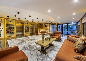 شقة فاخرة - مؤثثة - تصميم 1+1 - ضمن مجمع فاخر قريب من البحر - في مهموتلار / الانيا 