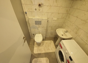 شقة فاخرة - مؤثثة - تصميم 1+1 - ضمن مجمع فاخر قريب من البحر - في مهموتلار / الانيا 