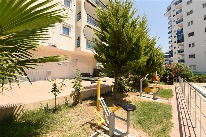 شقة مؤثثة - غرفة وصالة - ضمن مجمع سكني قريب من البحر - في مهموتلار / الانيا 