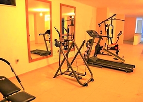 شقة مؤثثة - غرفة وصالة - ضمن مجمع سكني قريب من البحر - في مهموتلار / الانيا 