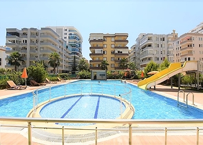 شقة مؤثثة - غرفة وصالة - ضمن مجمع سكني قريب من البحر - في مهموتلار / الانيا 