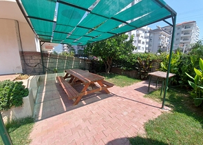 شقة مؤثثة - غرفة وصالة - ضمن مجمع سكني قريب من البحر - في مهموتلار / الانيا 